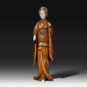 A Japanese ivory and boxwood okimono of a lady, Meiji period (1868-1912), H 36,5 cm - 1211g (+)