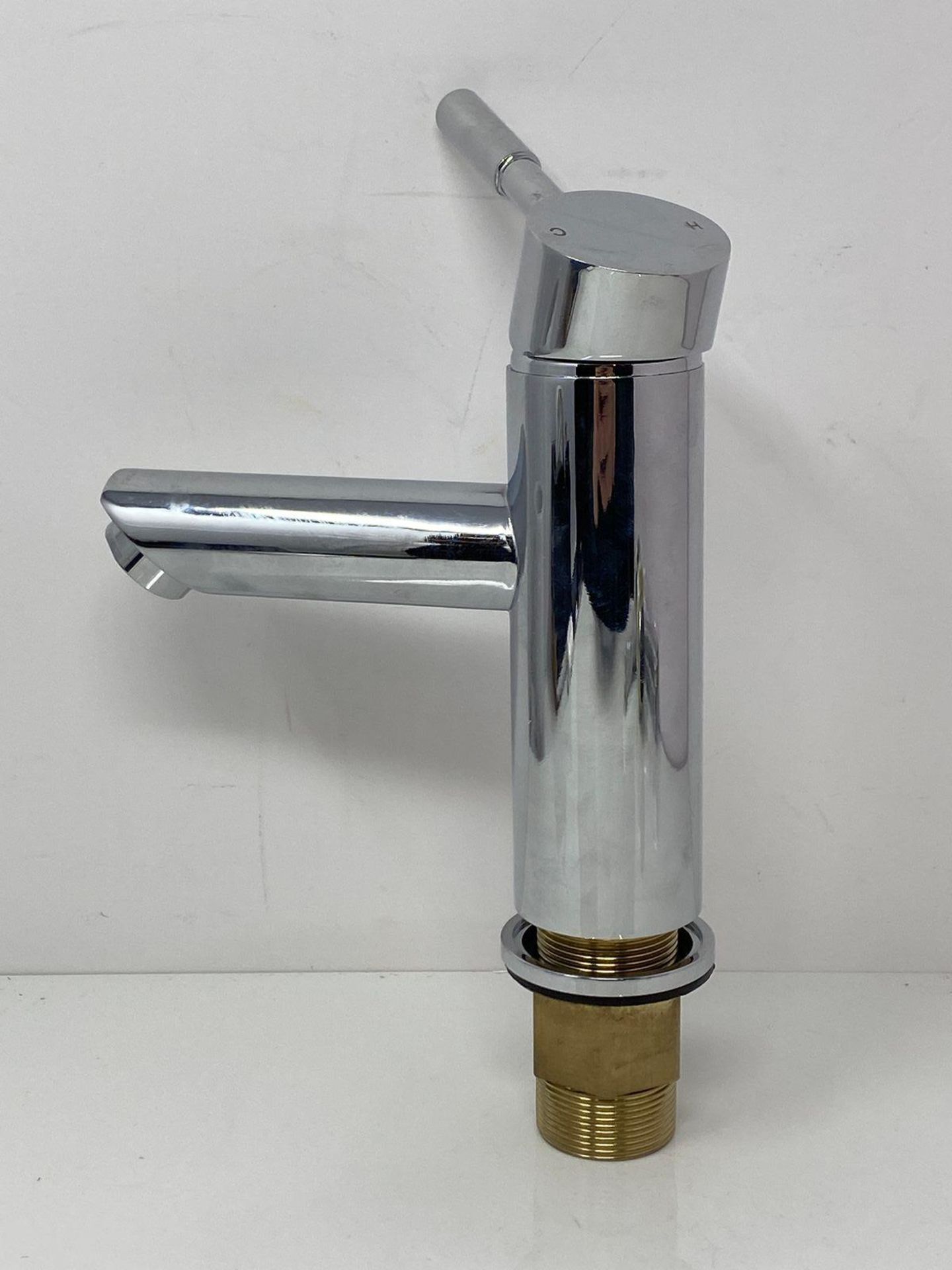 Basin Tap with pop up Waste,Luckyhome Washroom Sink Mixer Taps Single Lever Brass Cold and Hot Wate - Image 3 of 6