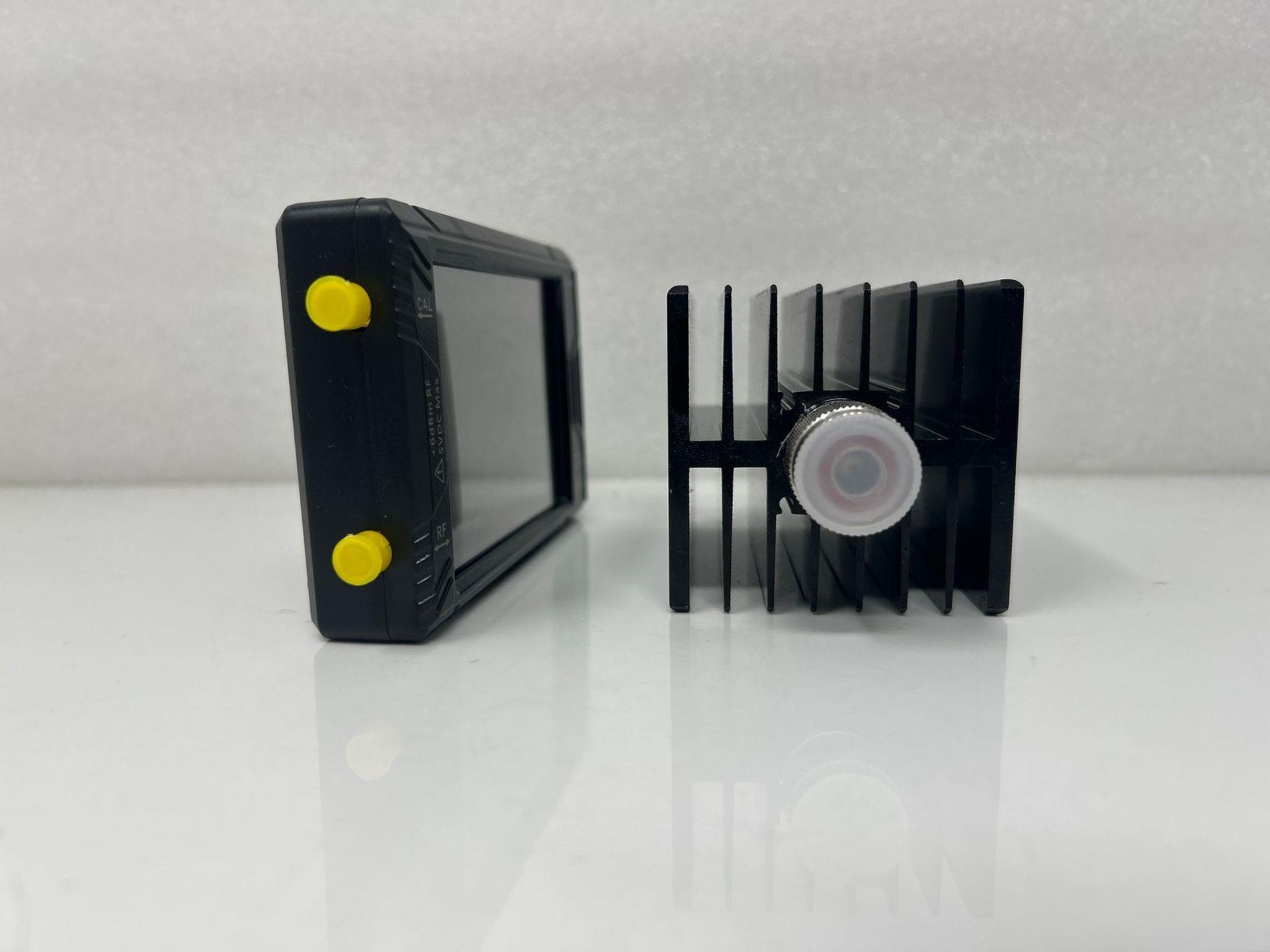 RRP £174.93 - SeeSii TinySA Ultra+ ZS406 Spectrum Analyzer with 50W Attenuator, 4.0 Inch 100kHz to - Image 3 of 4