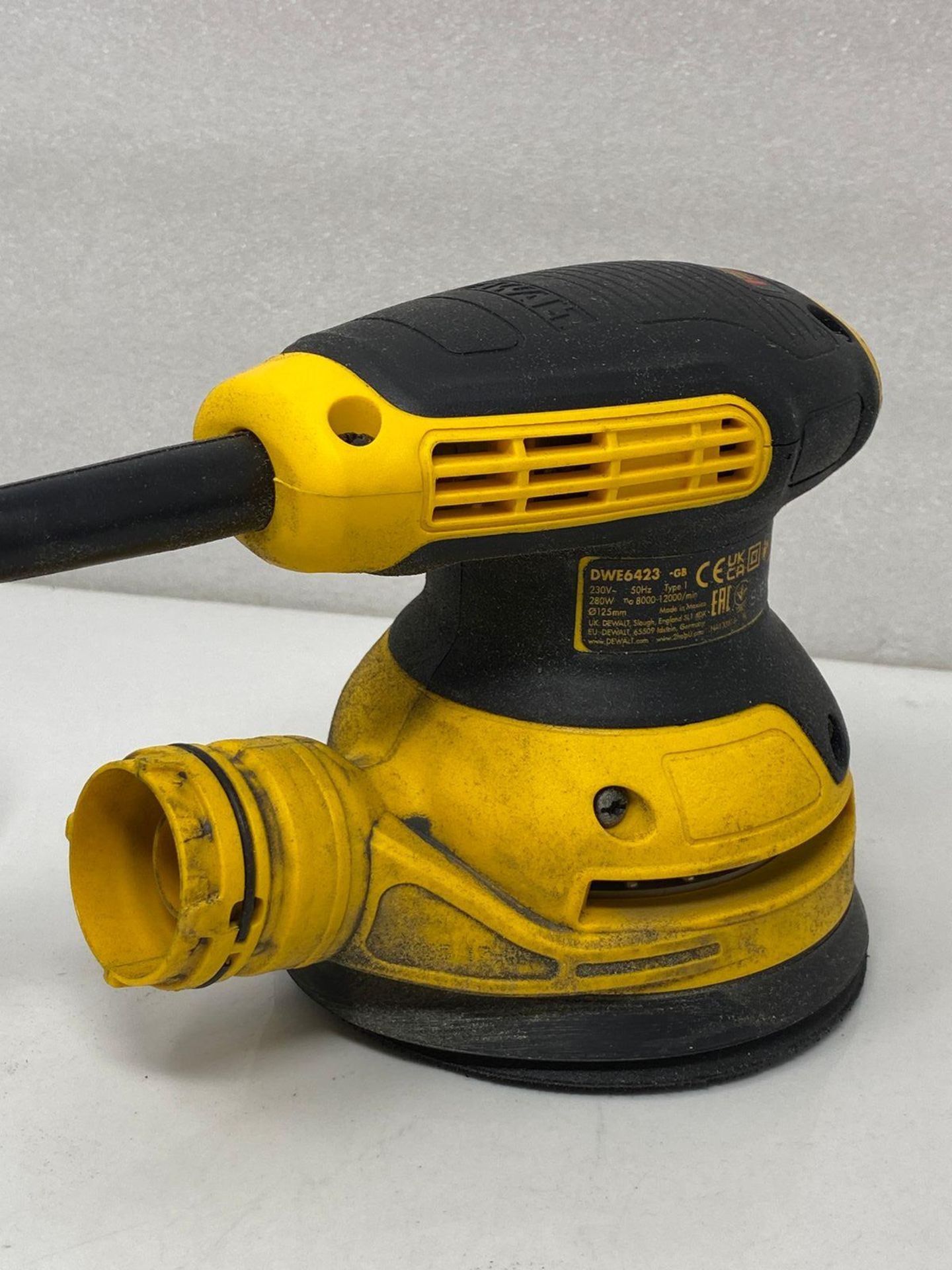RRP £105.99 - DEWALT DWE6423-GB Sander Eccentric, 240V Corded 125mm - Image 3 of 4