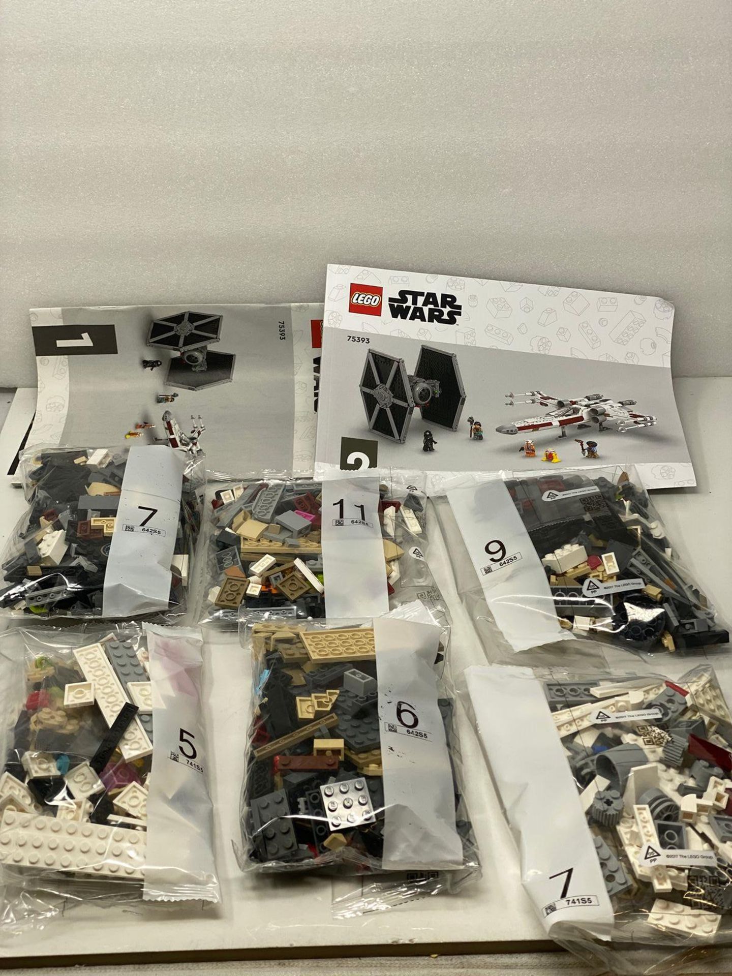 RRP £94.99 - LEGO Star Wars 75393 TIE Fighter & X-Wing Mash-up - Building Toy with 2 Starships, 4 M - Image 2 of 2