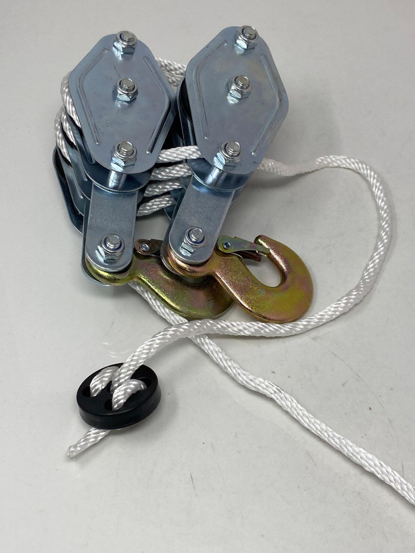 KITUYOTO Block and Tackle Pulley System 4400 LBS Breaking Strength, 1100 LBS Work Load Pulley Syste - Image 2 of 3