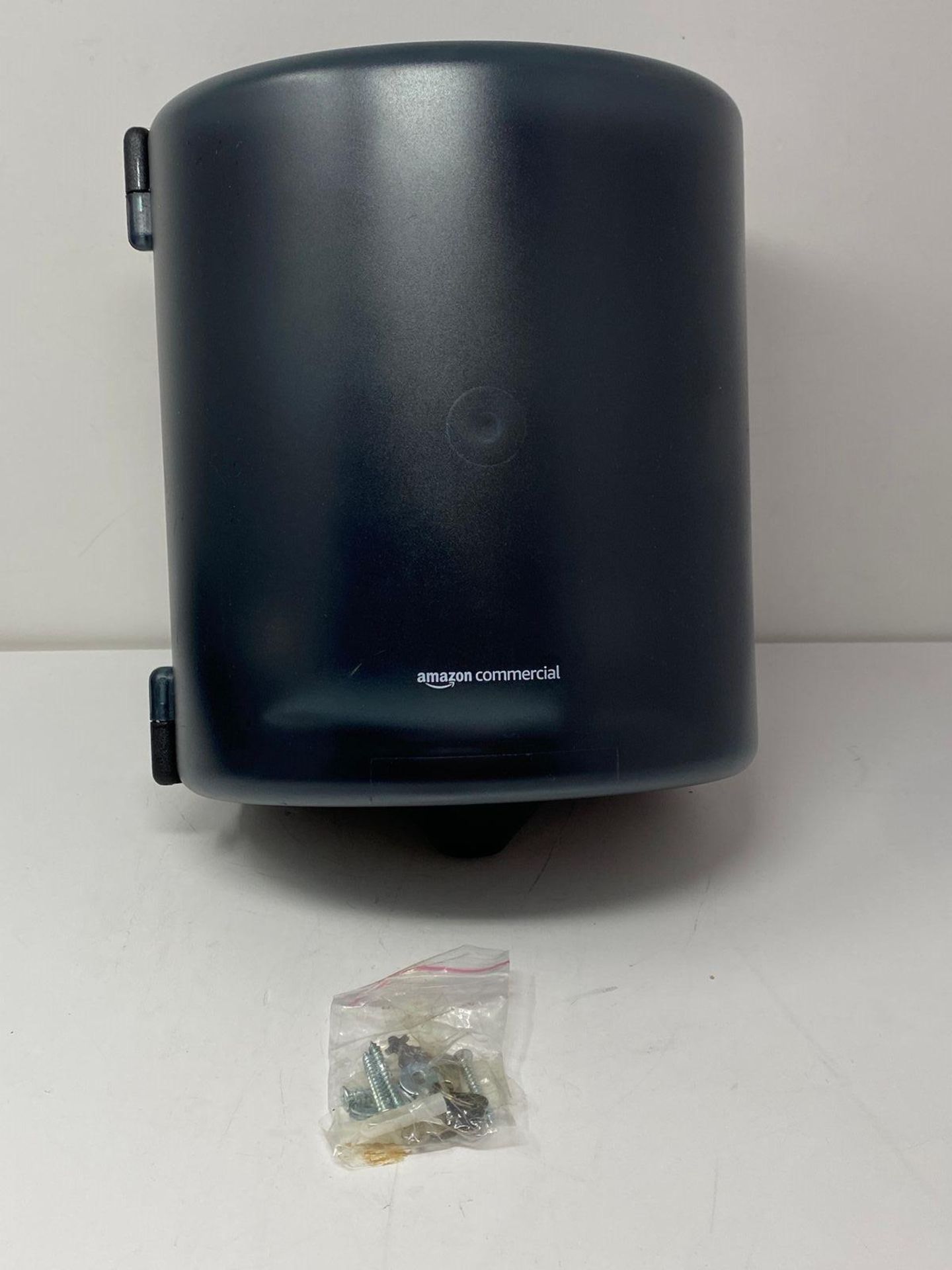 Amazon Basics Paper Towel Dispenser Centre Pull, 23 x 28.8 x 22.5 centimetres, Smoke Semi-transpare - Image 2 of 5