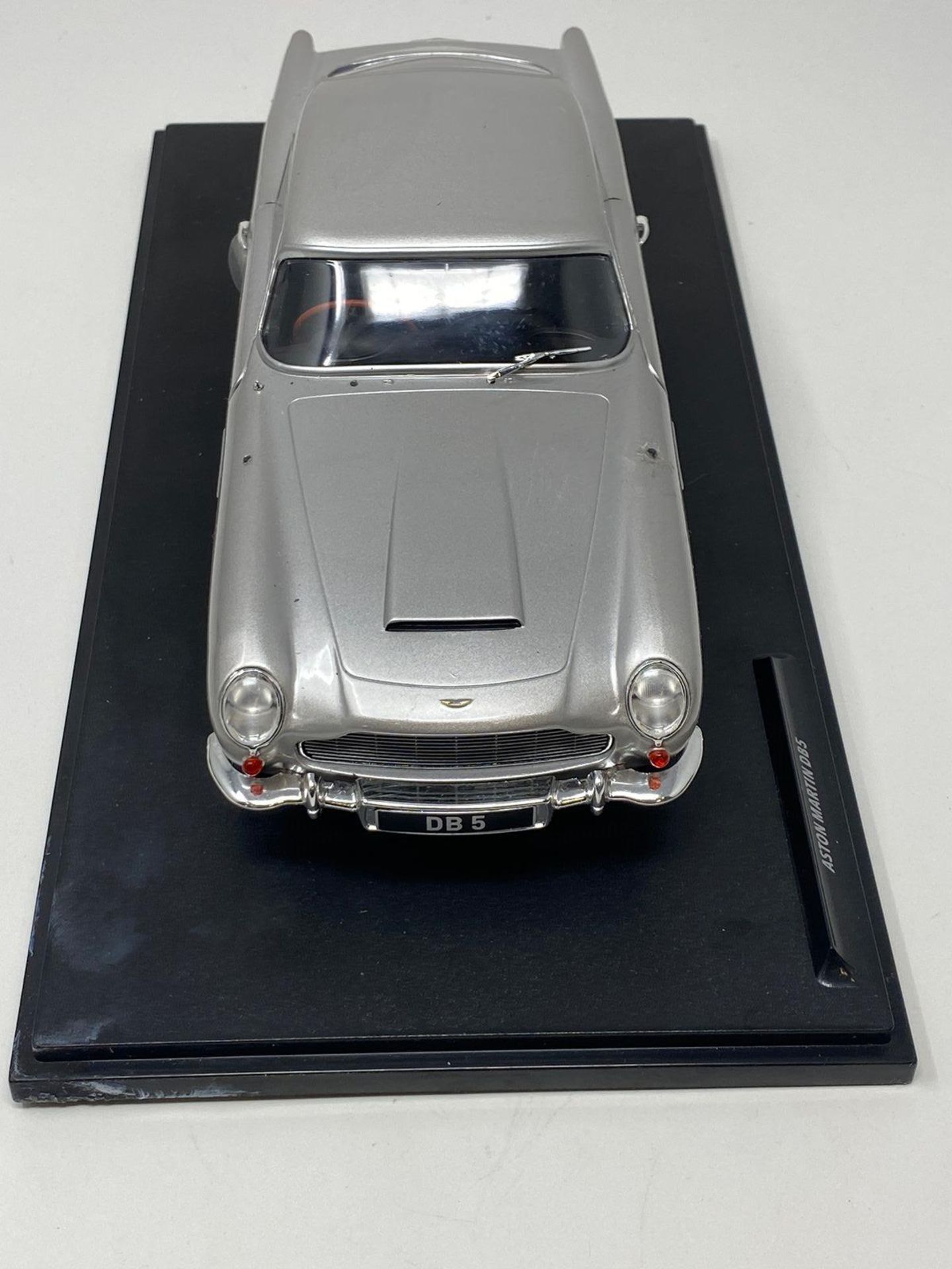 RRP £54.99 - Solido S1807101 1:18 1964 Aston Martin DB5-Silver Birch Collectible Miniature car, Sil - Image 4 of 4