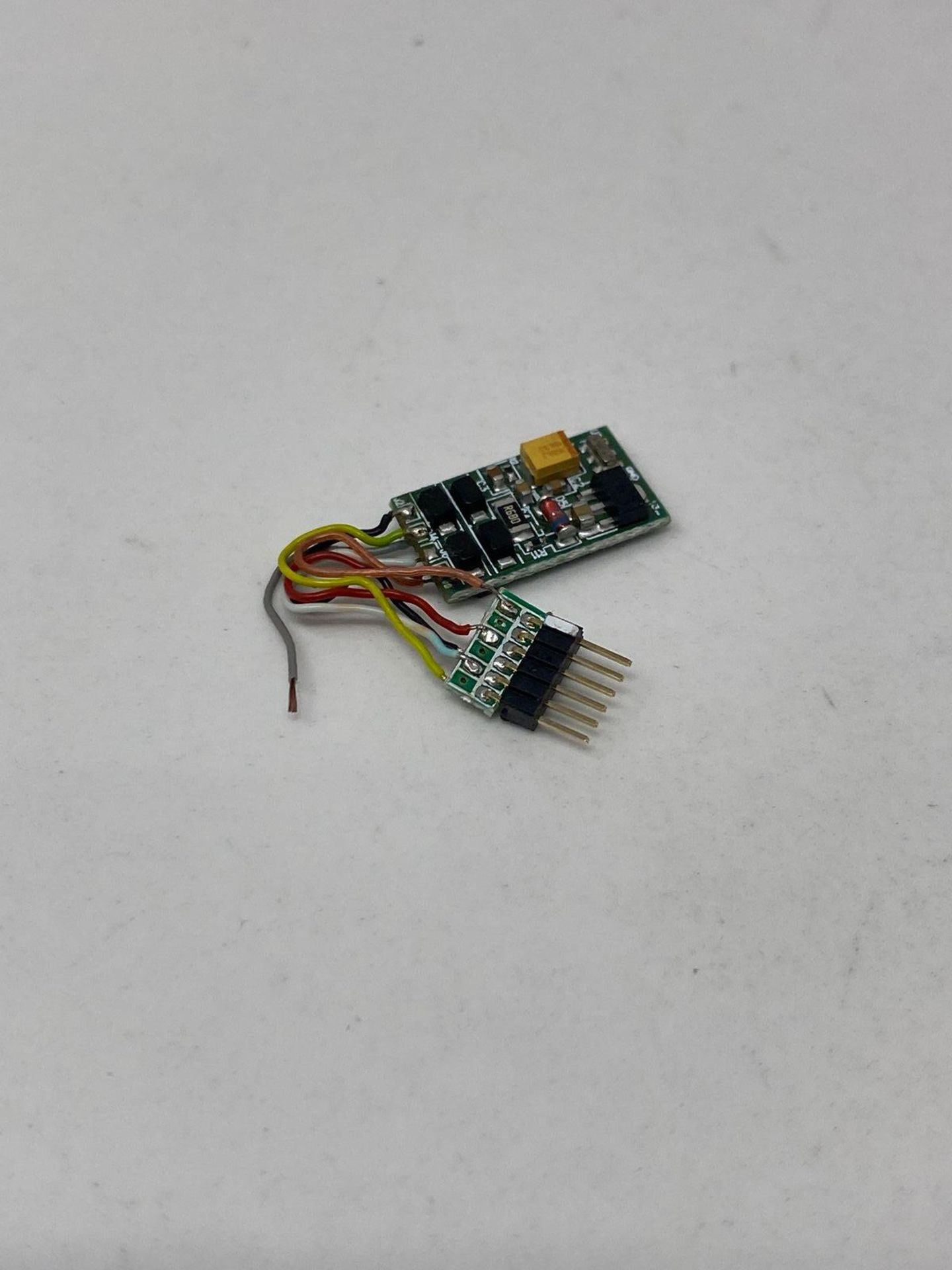Hornby R7150 Standard 6 pin Decoder - Hornby Accessories for 00 Gauge Track & Train Sets - Compatib - Image 4 of 4