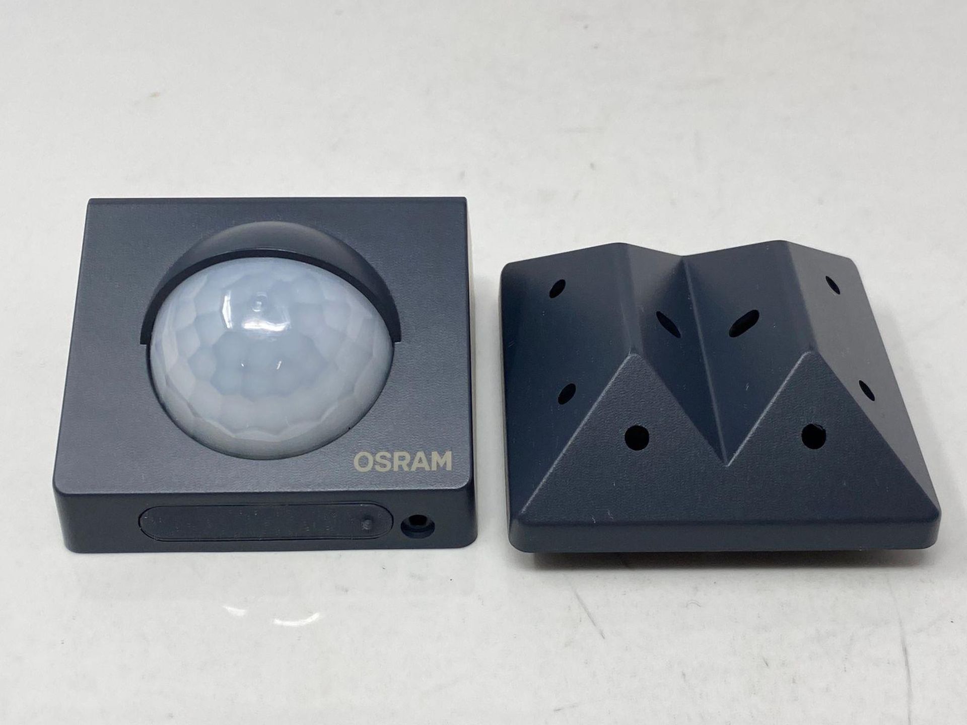 OSRAM SMART+ WIFI Outdoor Motion Sensor in Anthracite, IP65 protection, for outdoor smart home appl - Image 2 of 3