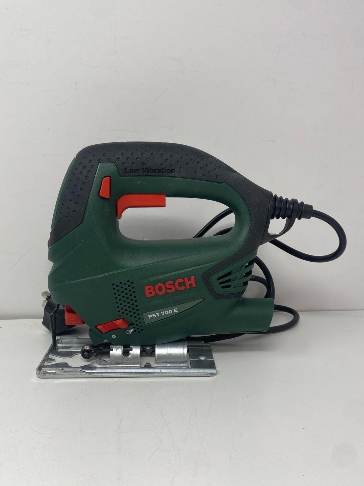 RRP £59.00 - Bosch Home and Garden Jigsaw PST 700 E (500 W, 1x saw blade, in carrying case) - Image 3 of 5