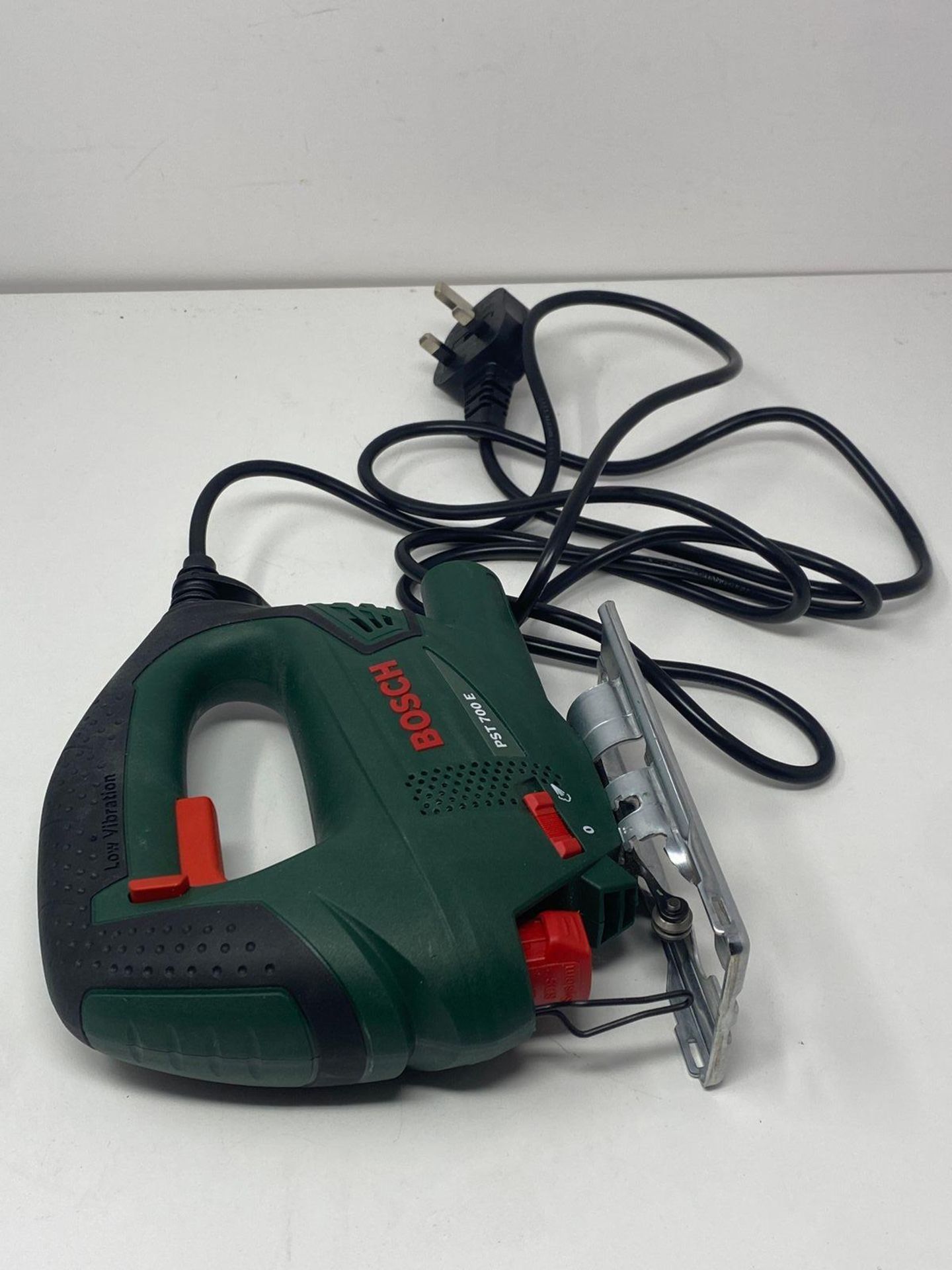 RRP £59.00 - Bosch Home and Garden Jigsaw PST 700 E (500 W, 1x saw blade, in carrying case) - Image 4 of 5