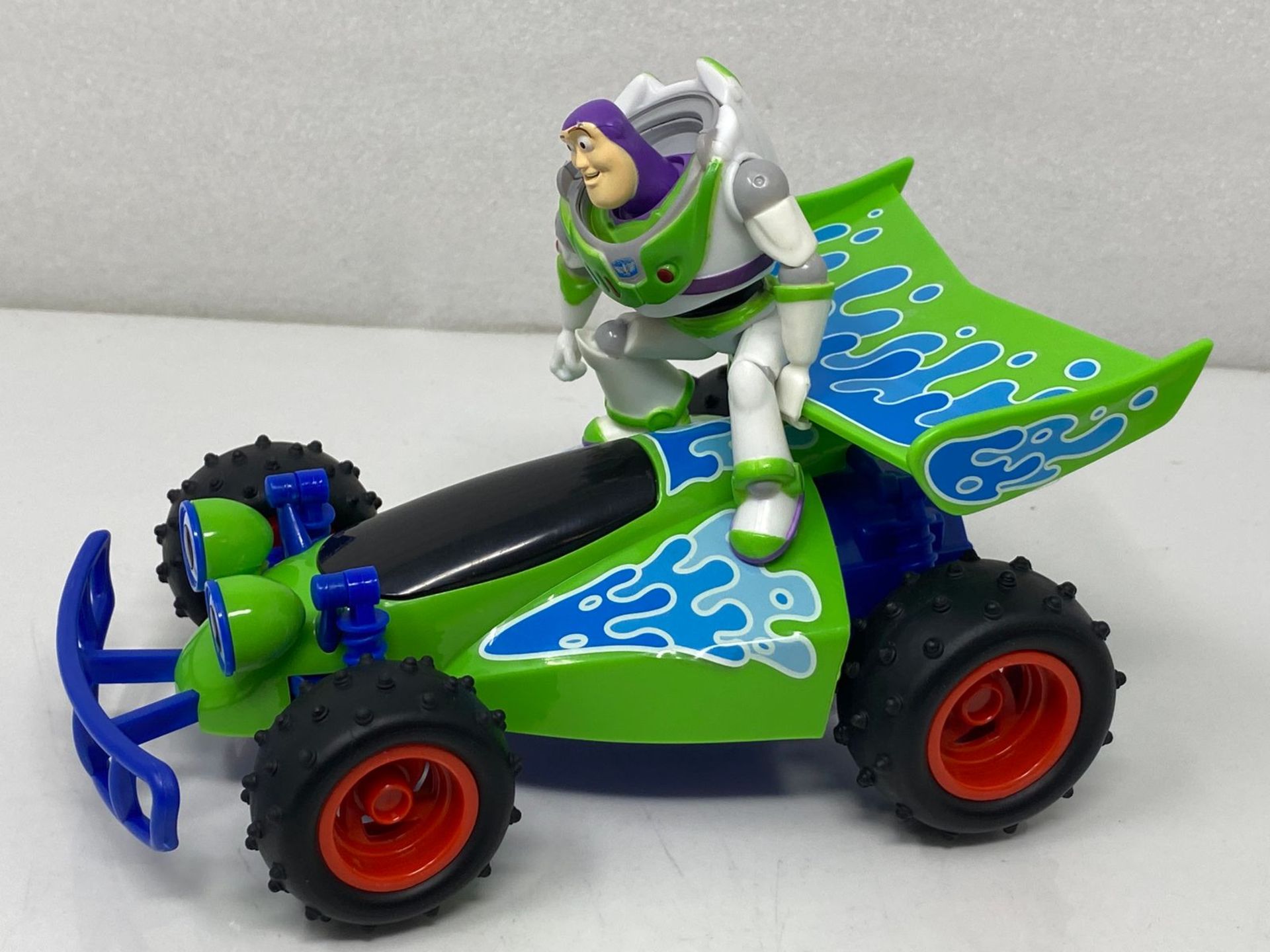Jada Toys Disney Pixar Toy Story 4 Turbo Buggy W/Buzz Radio Control Vehicle, 2.4 Ghz, 1: 24 - Image 3 of 3