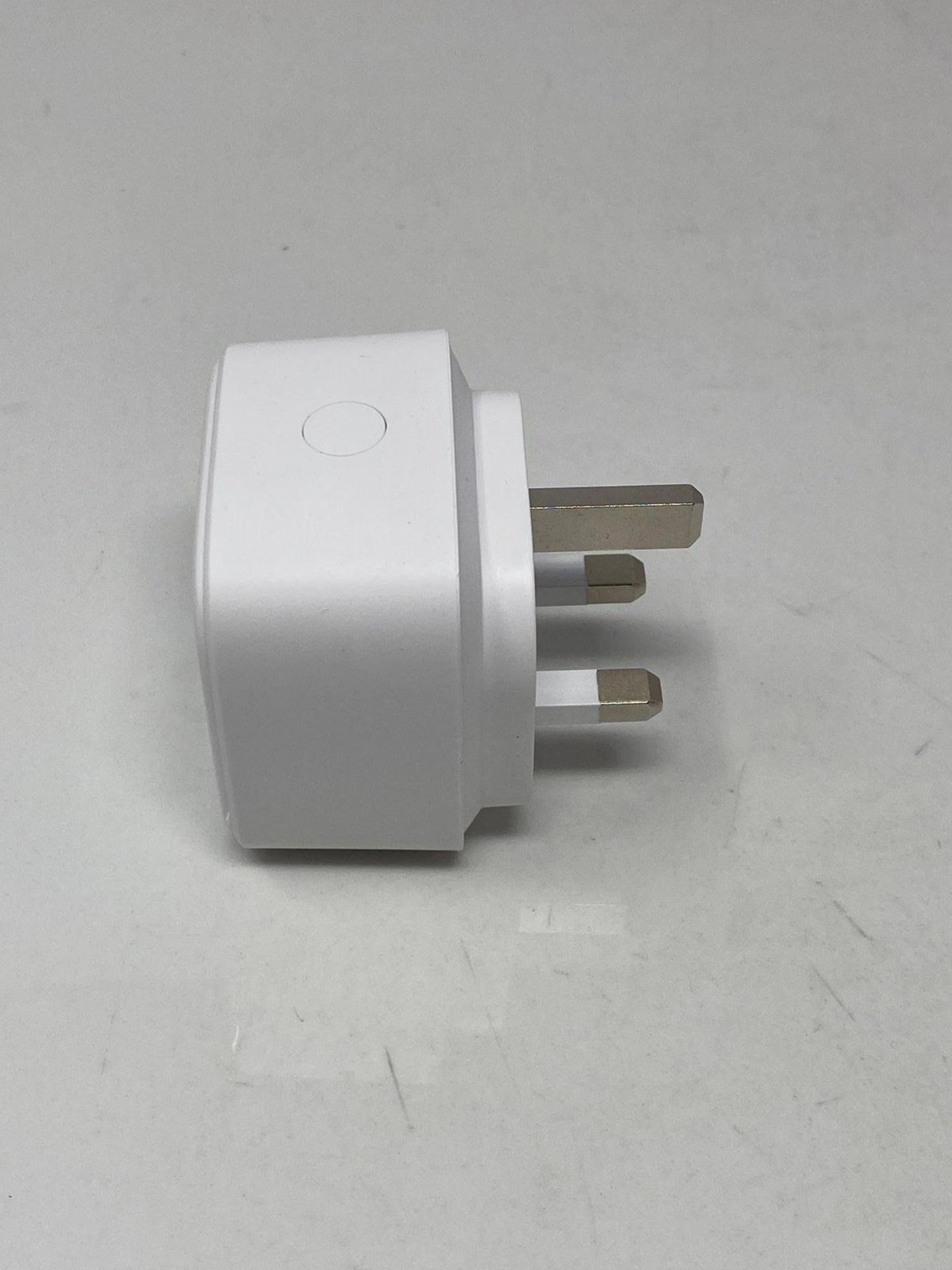 Amazon Basics Single Outlet Indoor Wi-Fi Smart Plug, works with Alexa only, 4 Pack, White, UK - Image 3 of 4