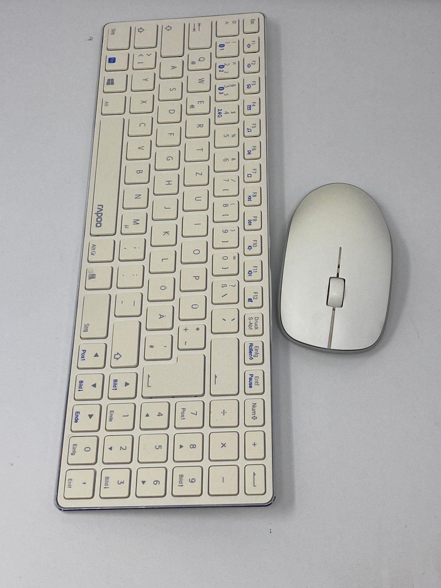 Rapoo 9300M Keyboard with Mouse Included, Wireless RF + Bluetooth, German QWERTZ, White - Image 3 of 4
