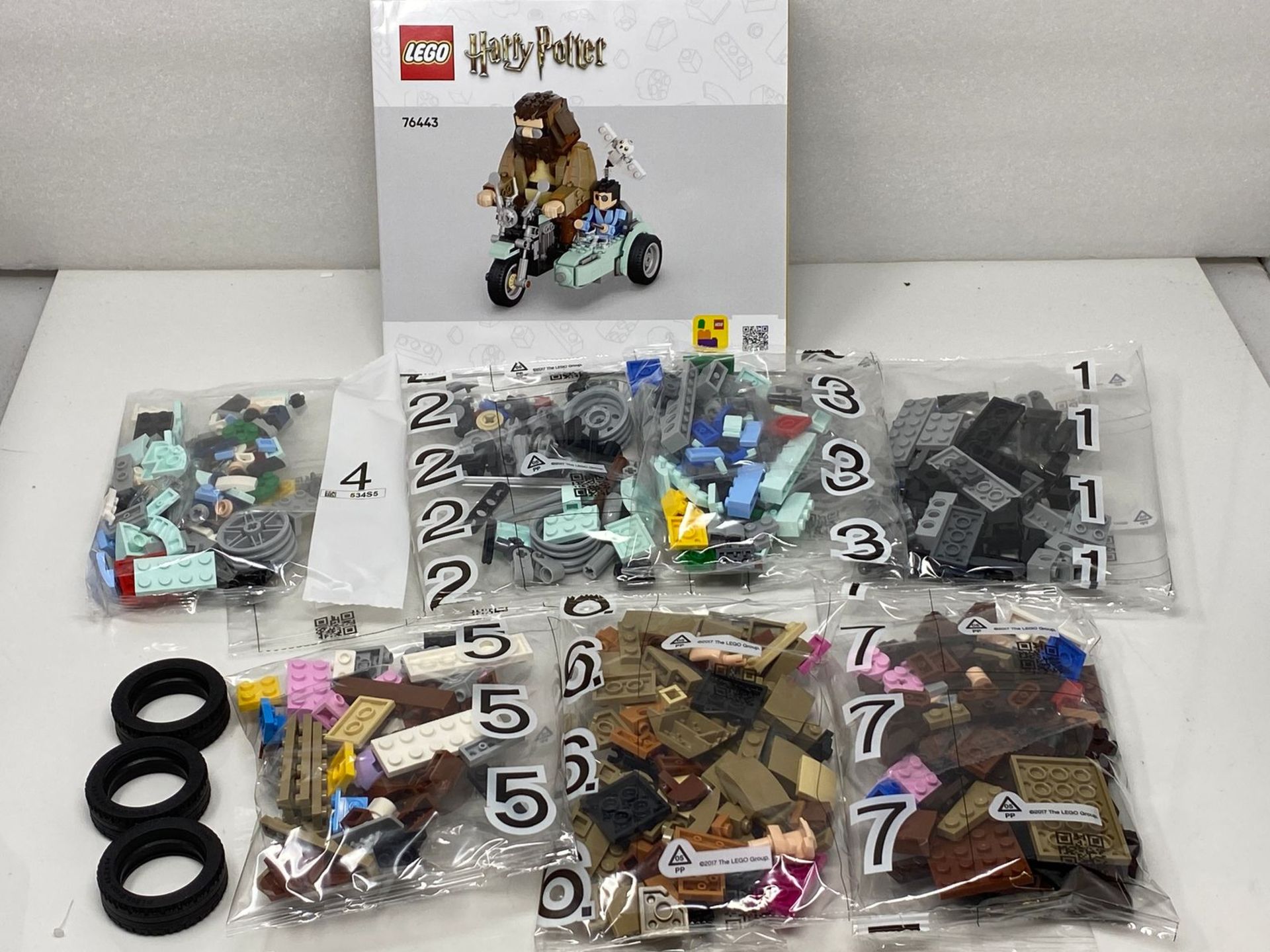 LEGO Harry Potter Hagrid & Harry’s Motorcycle Ride - Play and Display Motorbike Toy with a Sidecar - Image 3 of 3