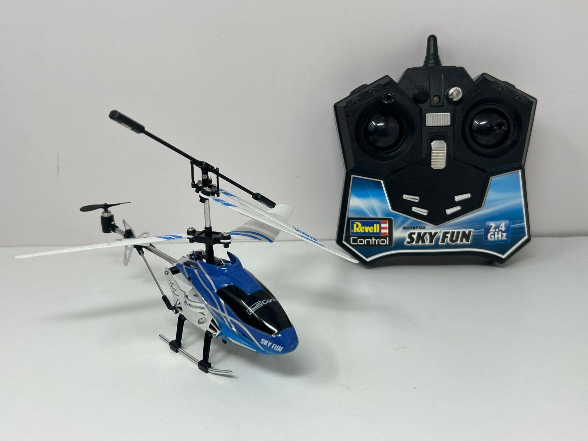 Revell Control 23982 Remote Control Helicopter Sky Fun With Precise 2.4 GHz Control, Gyro, 3 Channe - Image 3 of 5