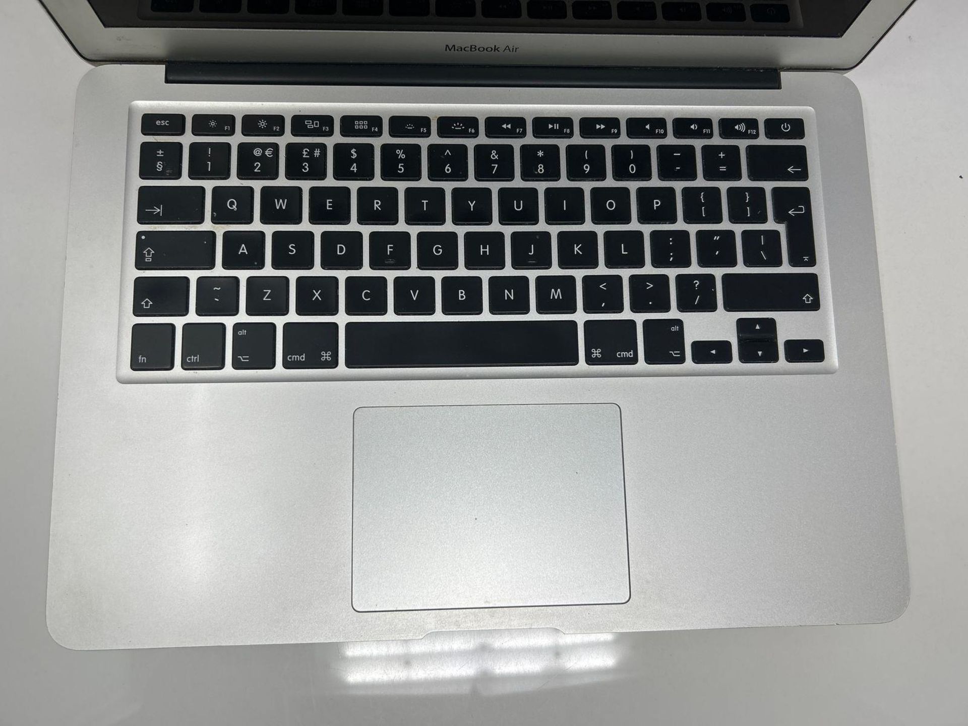 MacBook Air 13" (Mid 2017) - Core i5 1.8 GHz - 8 GB Memory - 128 GB - Intel HD Graphics 6000 - QWER - Image 4 of 8