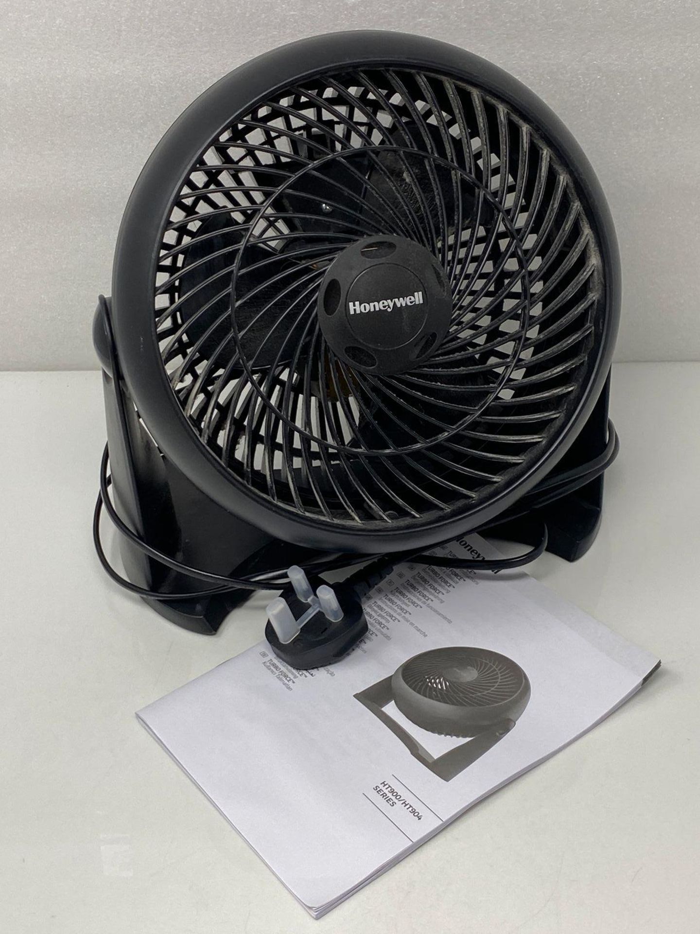Honeywell TurboForce Power Fan (Quiet Operation Cooling, 90Â° Variable Tilt, 3 Speed Settings, Wall - Image 3 of 4