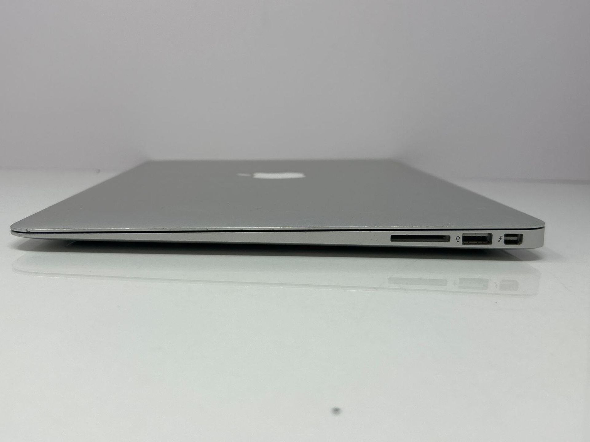 MacBook Air 13" (Mid 2017) - Core i5 1.8 GHz - 8 GB Memory - 128 GB - Intel HD Graphics 6000 - QWER - Image 6 of 8