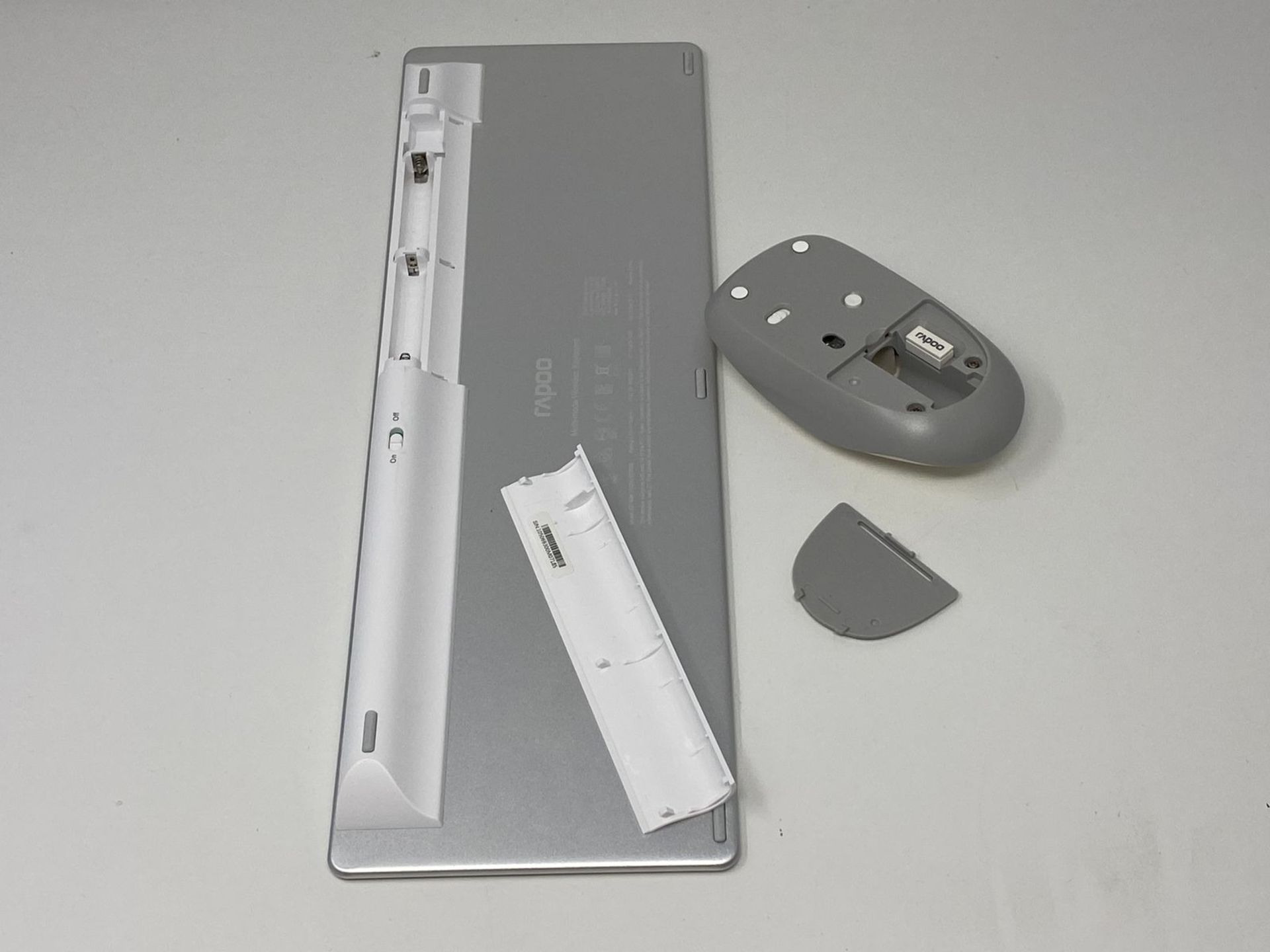 Rapoo 9300M Keyboard with Mouse Included, Wireless RF + Bluetooth, German QWERTZ, White - Image 4 of 4