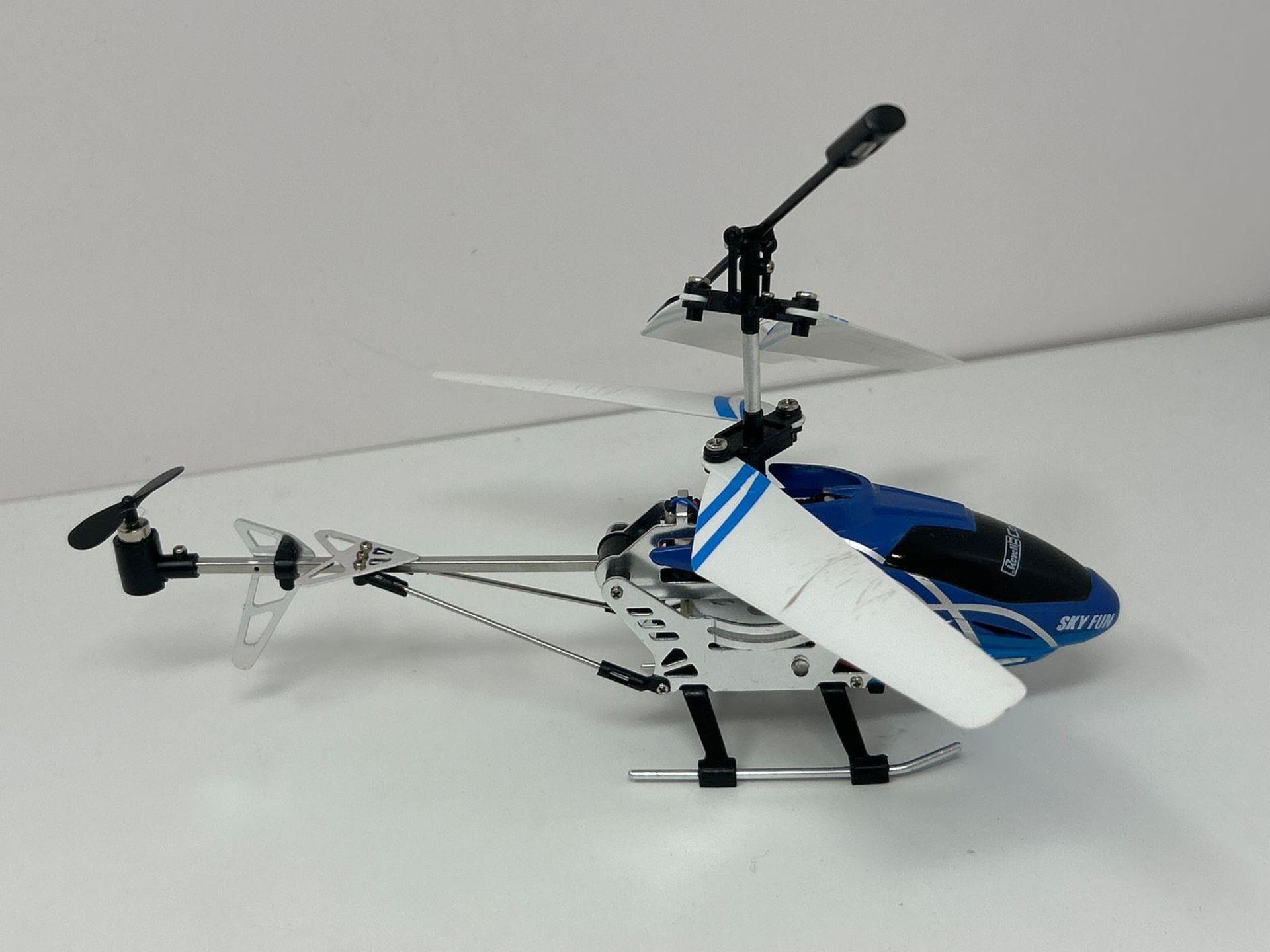 Revell Control 23982 Remote Control Helicopter Sky Fun With Precise 2.4 GHz Control, Gyro, 3 Channe - Image 4 of 5