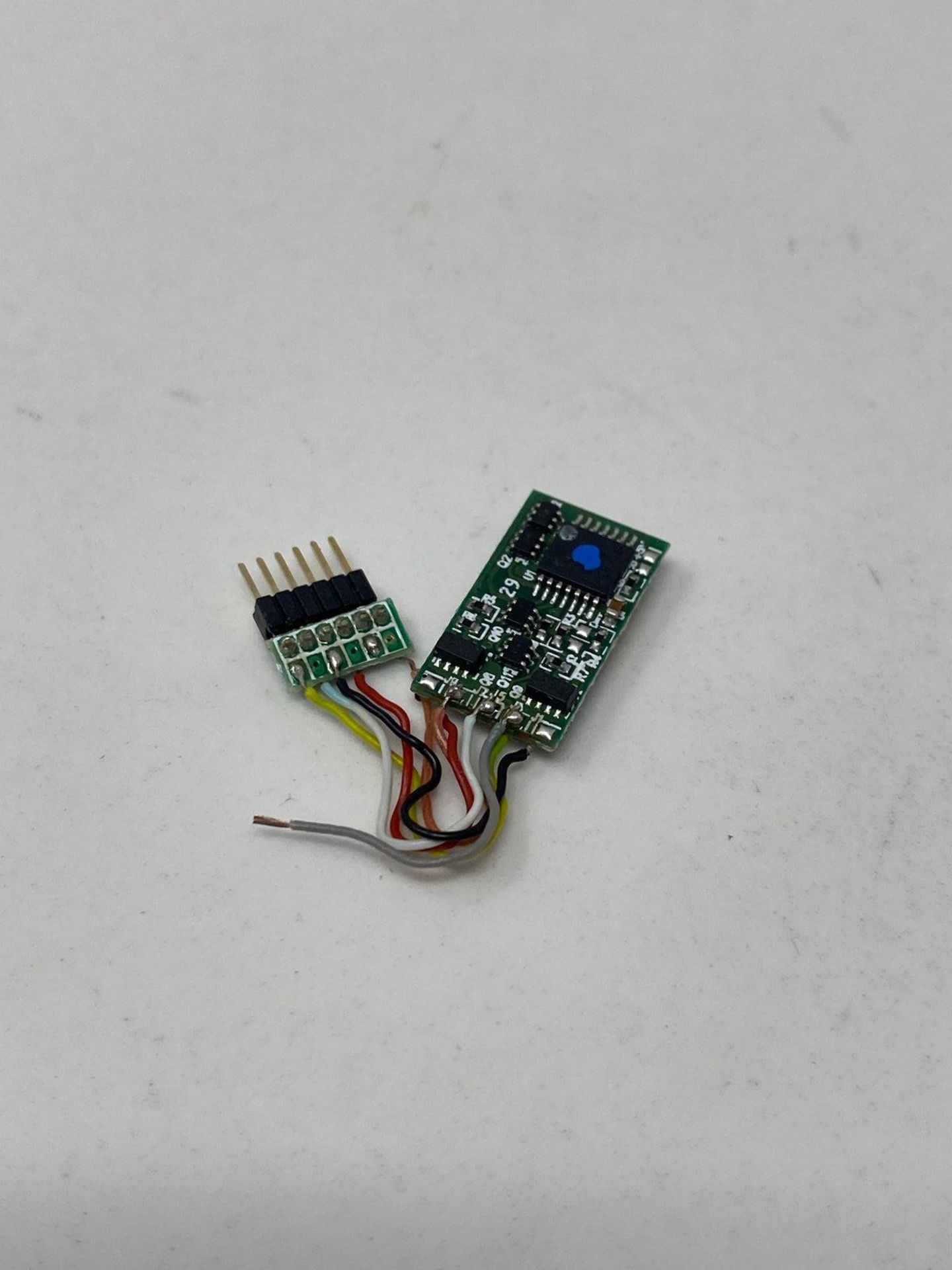 Hornby R7150 Standard 6 pin Decoder - Hornby Accessories for 00 Gauge Track & Train Sets - Compatib - Image 3 of 4
