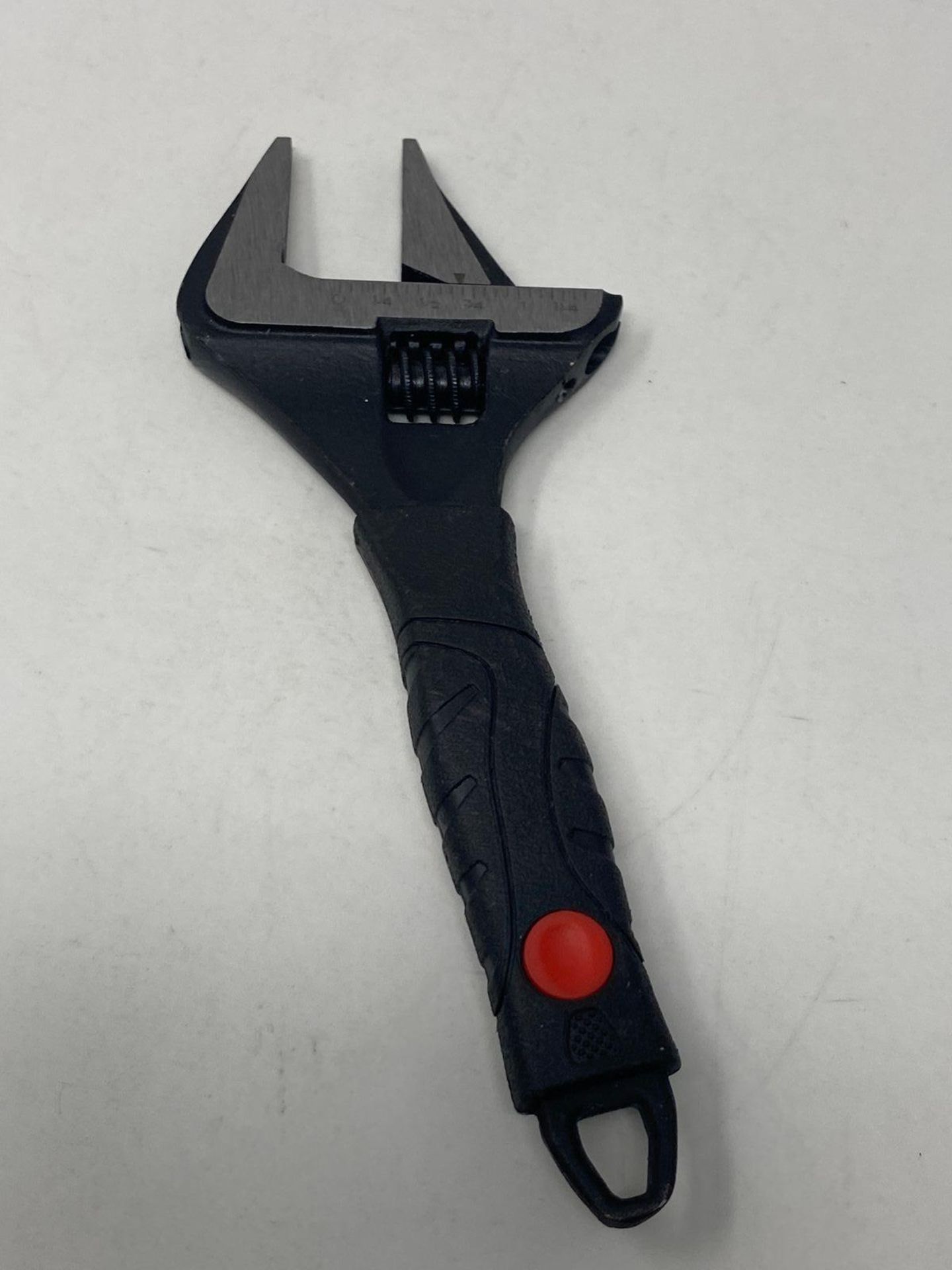 Amazon Basics Plumbing Adjustable Wide Jaw Wrench with Soft Grip, 16.1 cm L x 7.2 cm W x 1.5 cm H - Image 2 of 3