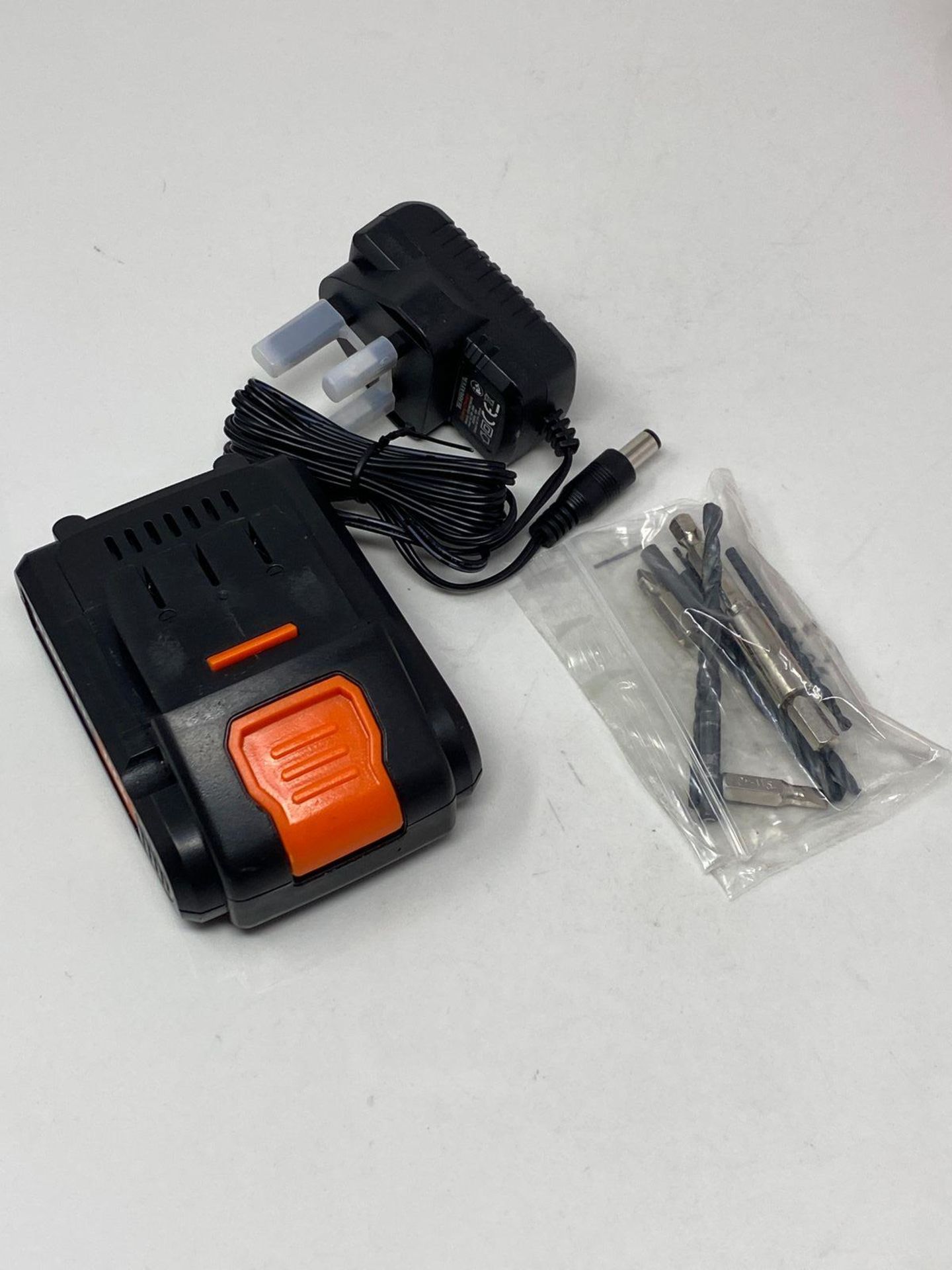 Terratek Cordless Drill Driver 18V Lithium-Ion, 13Pc Electric Screwdriver Set, LED Work Light, Elec - Image 5 of 5
