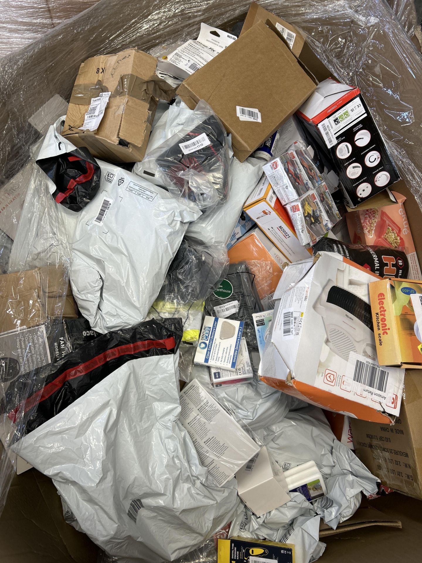Pallet OF 176 ITEMS - RRP £2020.50 - Nitromors, Knightsbridge, Masterplug, Amazon, AA