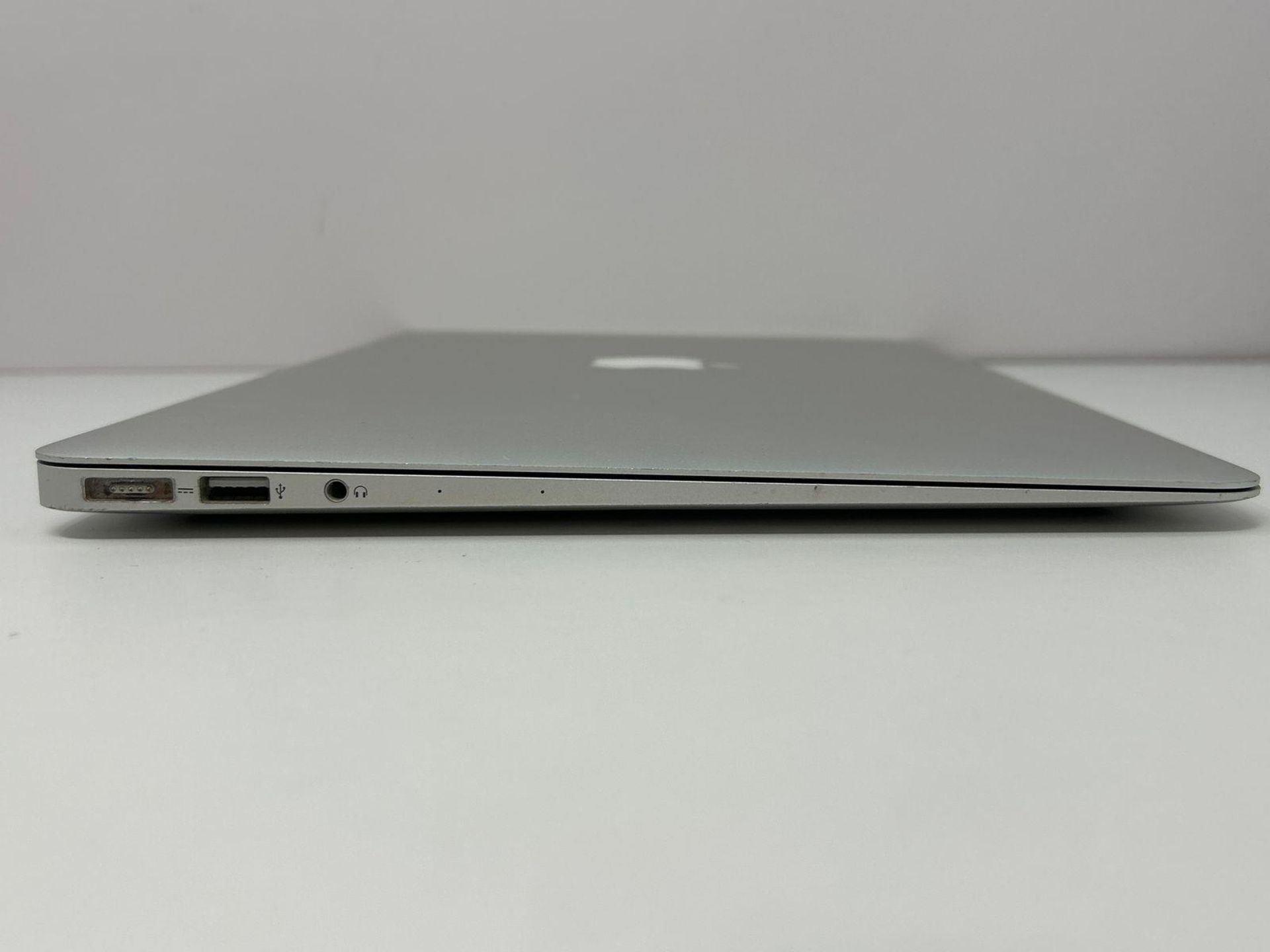 MacBook Air 13" (2017- Core i5 1.8 GHz - 8 GB Memory - 128 GB - Intel HD Graphics 6000 - QWERTY Eng - Image 8 of 8