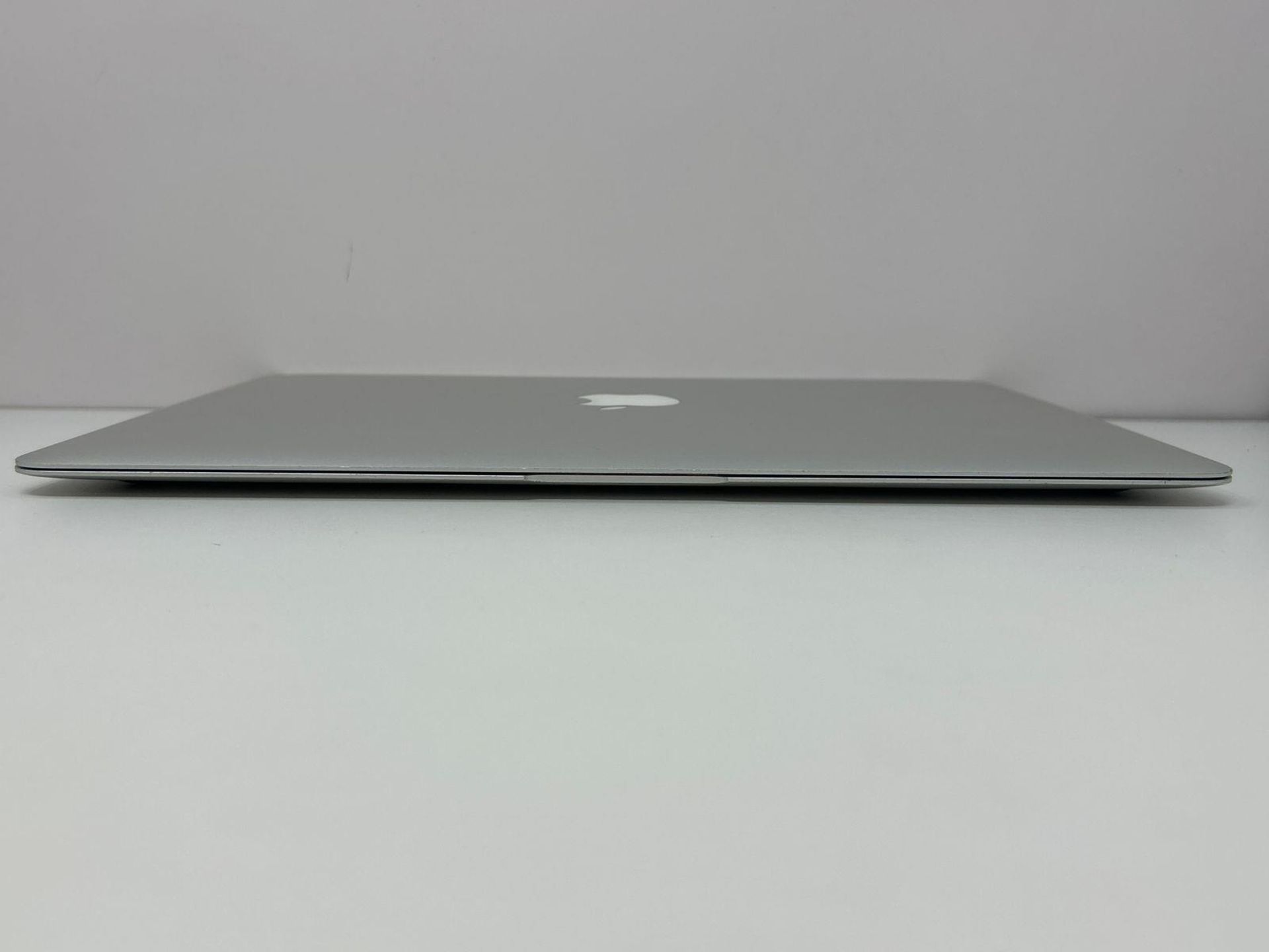 MacBook Air 13" (2017- Core i5 1.8 GHz - 8 GB Memory - 128 GB - Intel HD Graphics 6000 - QWERTY Eng - Image 5 of 8