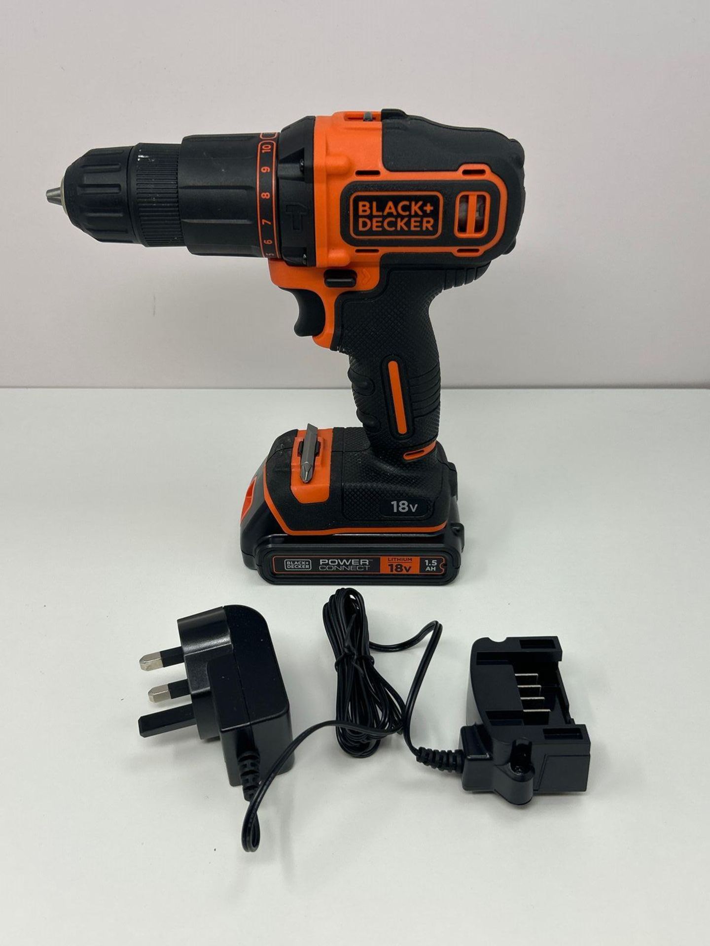 BLACK+DECKER 18V Hammer Drill with Battery, Charger, and Kitbox, BCD700S1K-GB - Image 3 of 4