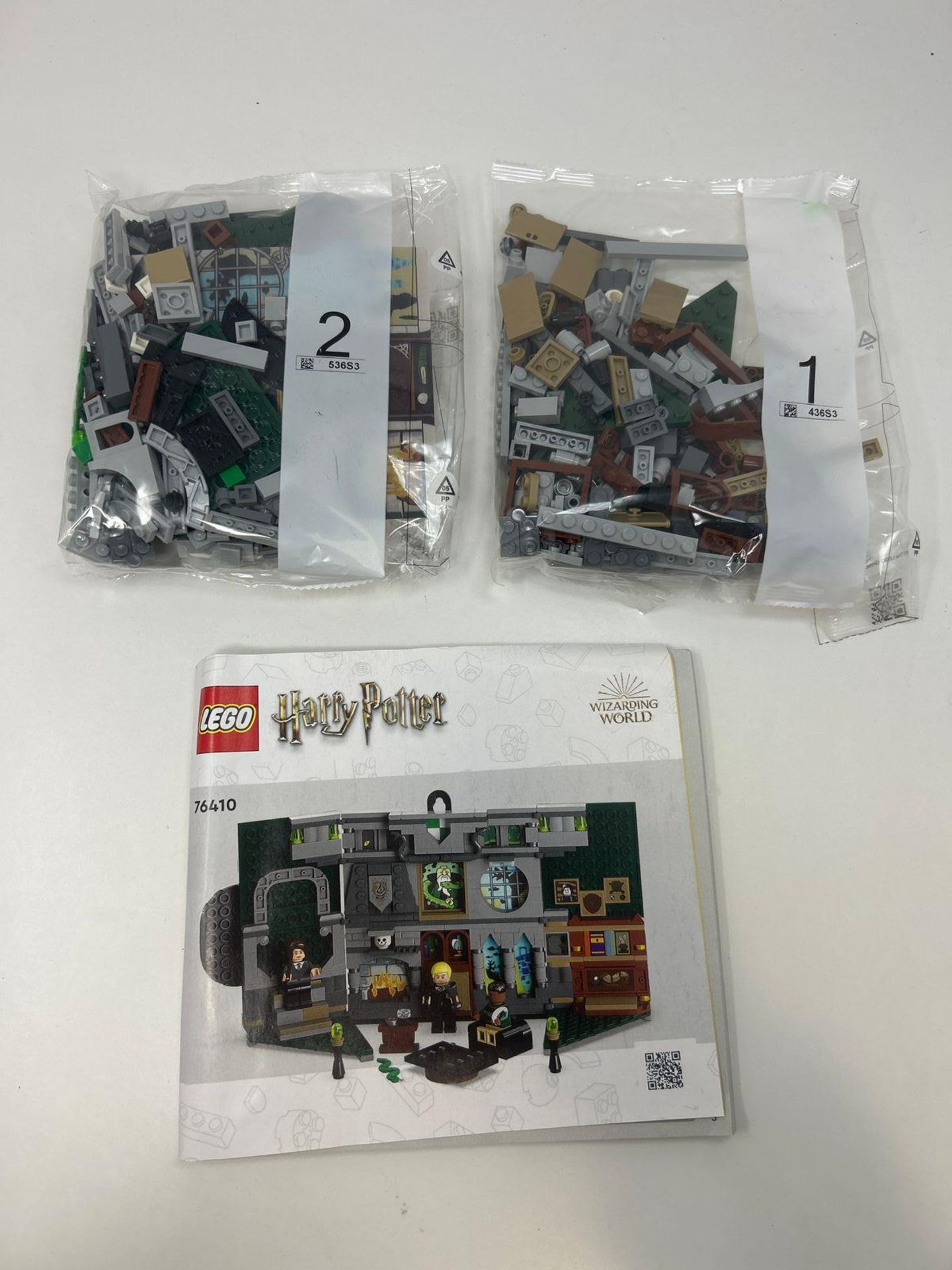 LEGO 76410 Harry Potter Slytherin House Banner Set, Hogwarts Castle Common Room Toy or Wall Display - Image 2 of 2