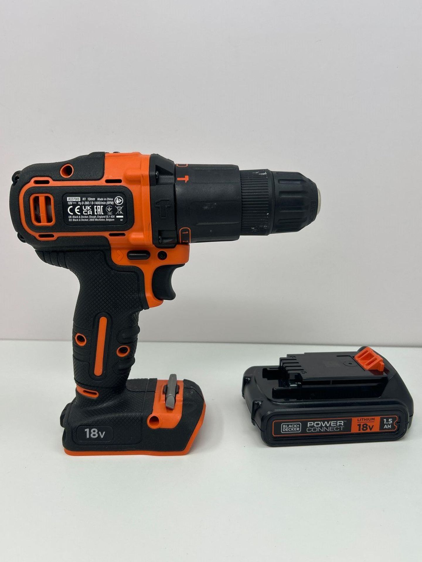 BLACK+DECKER 18V Hammer Drill with Battery, Charger, and Kitbox, BCD700S1K-GB - Image 4 of 4