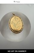 RRP £265.00 - A Vintage 9ct Yellow Gold Engraved Floral Locket, Birmingham 1977 (4.78g gross weight)
