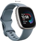 RRP £211.74 - Fitbit Versa 4,Waterfall Blue/Platinum, Unisex-Adult Smartwatch, Blue Avio/Aluminum G