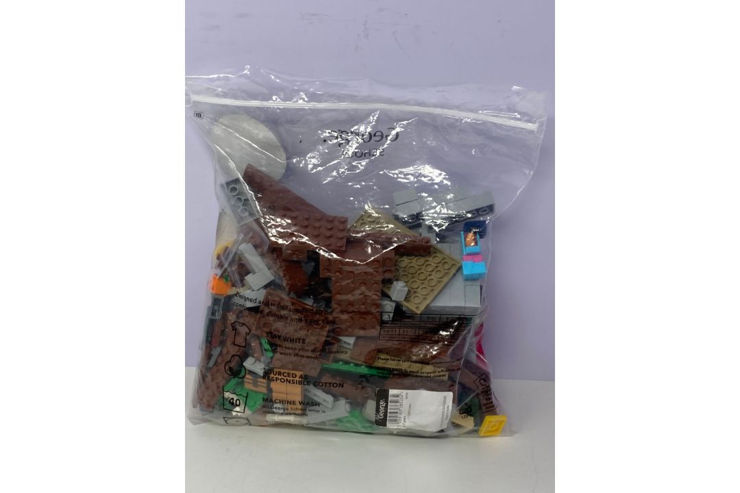 Collection & Delivery AvailableRetail TitleLEGO 21190 Minecraft The ...