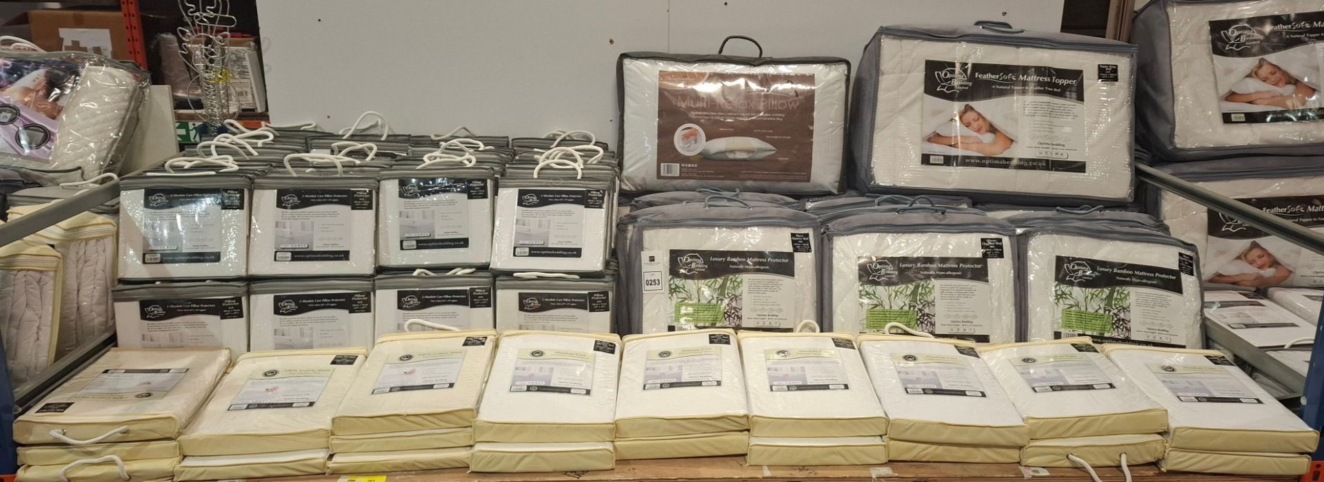 LARGE QUANTITY OF BRAND NEW MIXED BEDDING LOT CONTAINING OPTIMA BEDDING FEATHER MATTRESS TOPPER IN S