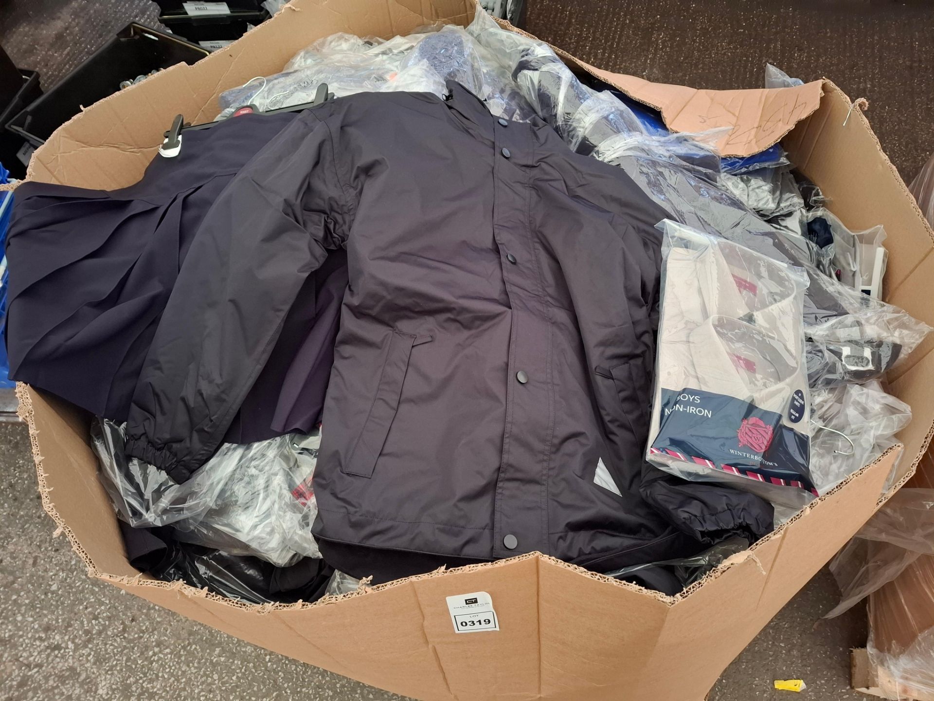 300 X MIXED CLOTHING LOT TO INCLUDE WINTERBOTTOMS SKIRT IN NAVY IN SIZE 22" , WINTERBOTTOMS COLLARED
