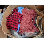 300 X MIXED CLOTHING LOT TO INCLUDE SUFFLE BUTTONED HOODIE IN RED AND BLACK IN SIZE M ,