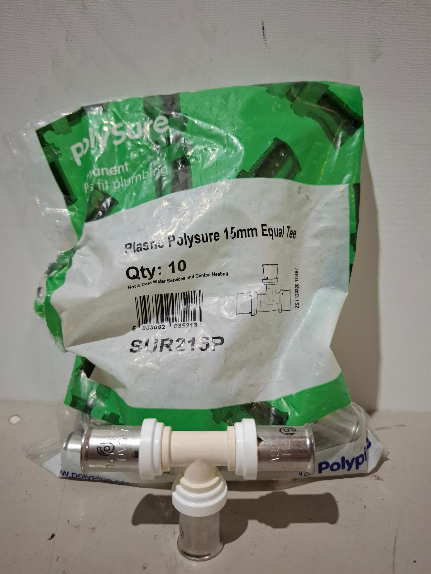 150 X BRAND NEW POLYPIPE PLASTIC POLY SURE 15MM EQUAL TEES - SUR215P - ( IN 10 BAGS OF 10 PIECES)