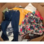 400 X MIXED CLOTHING LOT TO INCLUDE AMY AND CLO IN VOGUE PARIS FLORAL DRESS IN SIZE SMALL ,