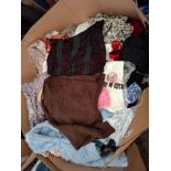 400 X MIXED CLOTHING LOT TO INCLUDE LACOMY TIE UP FLORAL DRESS IN PURPLE IN ONE SIZE , JOLIO & CO