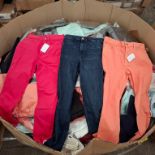300 X BRAND NEW MIXED CLOTHING LOT CONTAINING SUPER SKINNY JEANS IN WHITE SIZE 12, DEVIDED JEANS