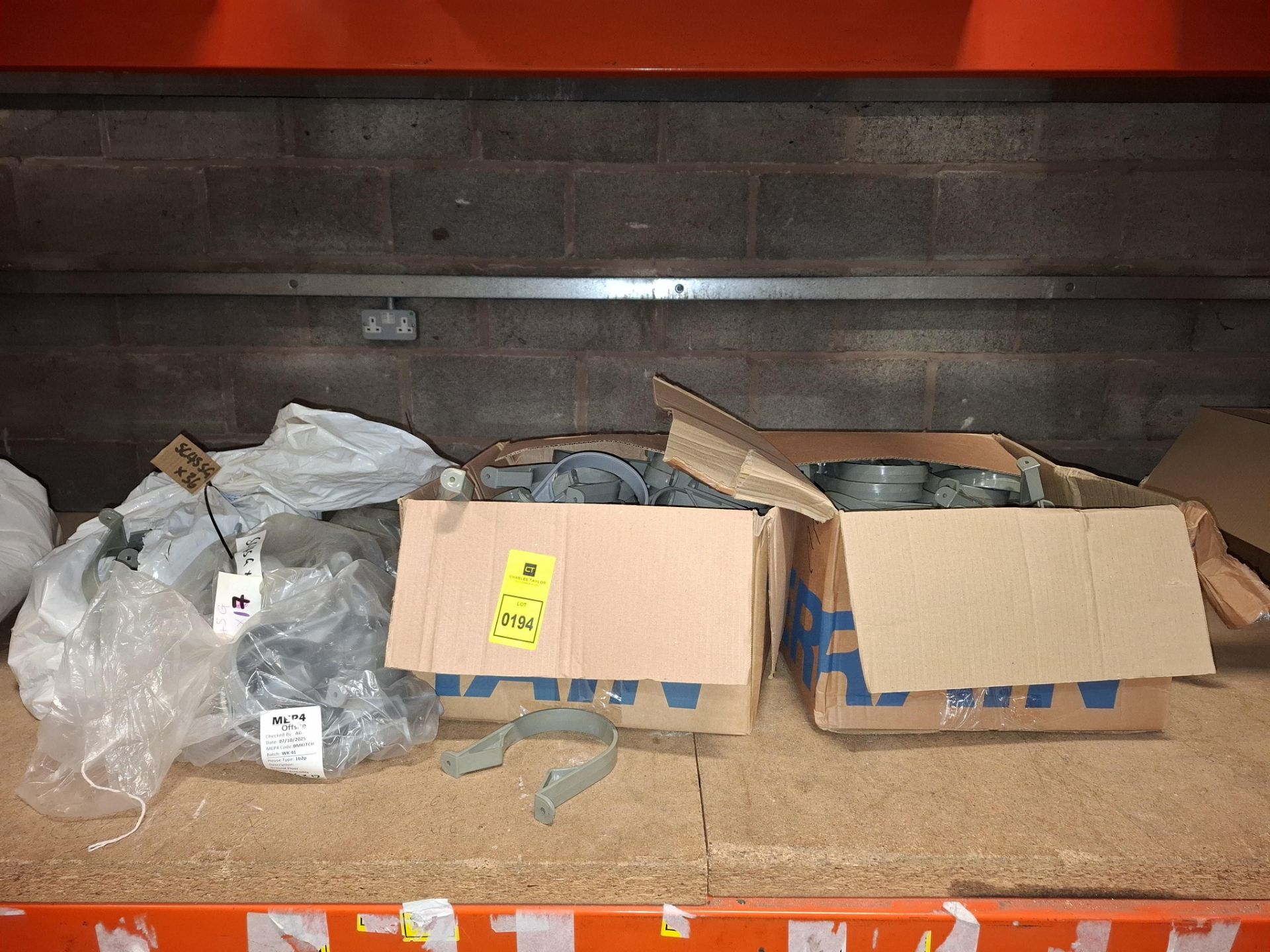 100 X BRAND NEW GREY PLASTIC PIPE CLIP / SADDLE CLAMP USED FOR SECURING PIPES - Image 2 of 2