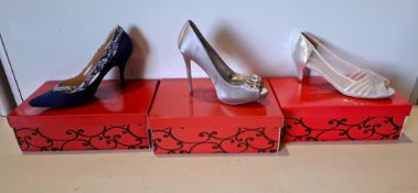 56 X BRAND NEW MIXED SHOES LOT TO INCLUDE SABATINE NAVY GLITTER SLING BACK HEELS WITH BOW