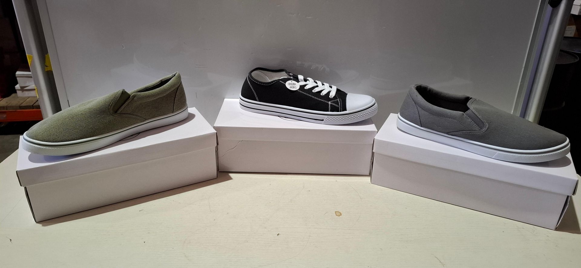 60 X BRAND NEW MIXED URBAN JACKS FOOTWEAR LOT CONTAINING BALTIMORE BLACK CANVAS  IN SIZES