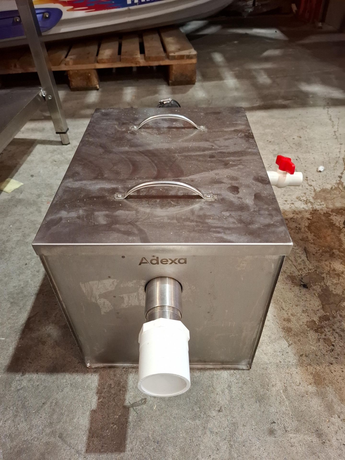 1 X HOST 1502GW UNDER - COUNTER GLASSWASHER ALSO INCLUDED ADEXA STAINLESS STEEL GREASE TRAP - Image 4 of 6