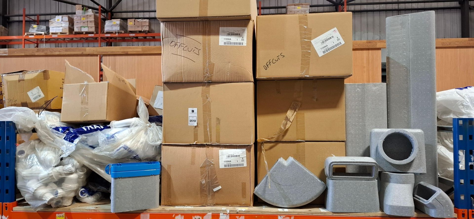 LARGE AMOUNT ON A FULL BAY MIXED PLUMBING LOT CONTAINING, 40MM WASHING MACHINE TRAPS 434.15, 32MM BO