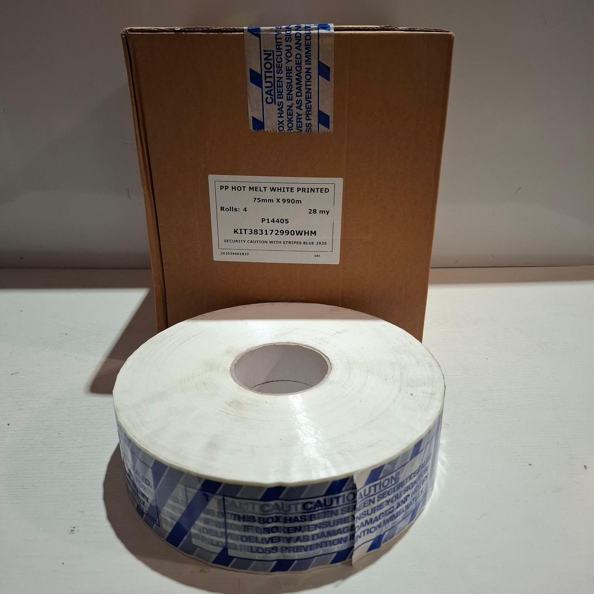 32 X BRAND NEW ROLLS OF INDUSTRIAL SEALING TAPE ON WHITE (8 BOXES)