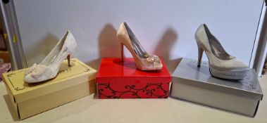 56 X BRAND NEW MIXED SHOES LOT TO INCLUDE DIVINE WEDGE SANDALS IN BLACK GLITTER , GLAMOUR N GLITZ