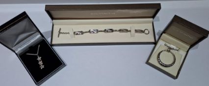 3 X MIXED JEWELLERY LOT TO INCLUDE: 1 X SILVER COLOURED FLOWER DESIGN NECKLACE, 1 X GOLDSMITH SILVER