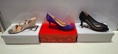 54 X BRAND NEW MIXED SHOES LOT TO INCLUDE DIVINE WEDGE SANDALS IN CHAMPAGNE GLITTER